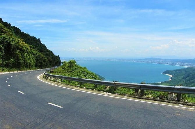 6-Day Central Vietnam Itinerary: Stunning Highlights for 2026-27 - Guides, coordination, and group size