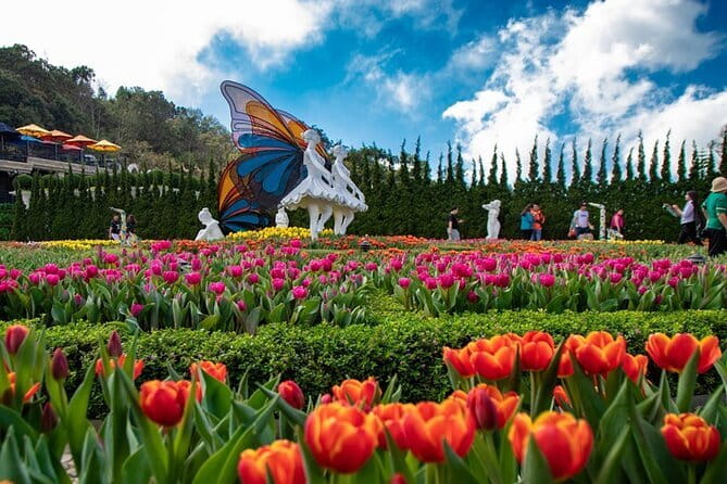 Ba Na Hills & Golden Bridge with Fantasy Park Tour-Optional Lunch - Riding the cable car to Ba Na Hills