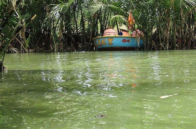 Basket Boat Tour from Da Nang/HoiAn by Lunch & Cafe Class Private - Why the private format matters