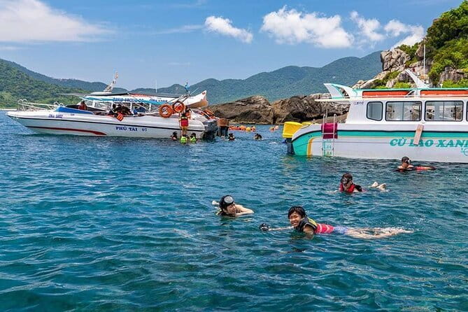 Cham island snorkeling tour - The two-hour Han River boat trip changes the pace
