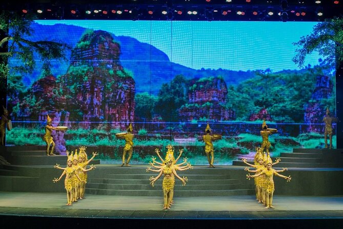Charming Da Nang Show : Culture-Art-History-LifeStyle of Vietnam - How the costumes and symbols shape the experience