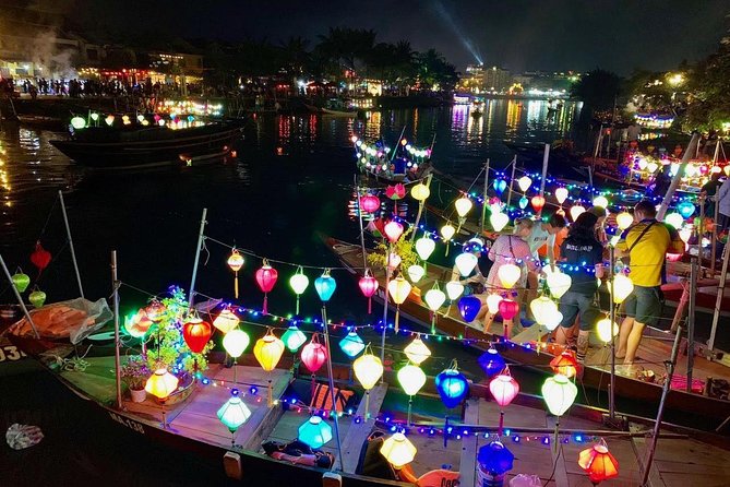 Coconut Basket boat, City tour, Boat ride, Night market from DN - How the guides shape the day
