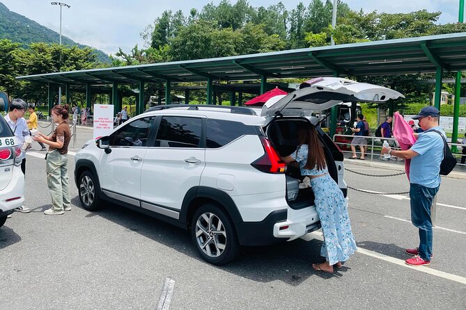 DA NANG AIRPORT to Da Nang Hotel by Private Transfer - Choosing between the sedan, SUV, and minivan