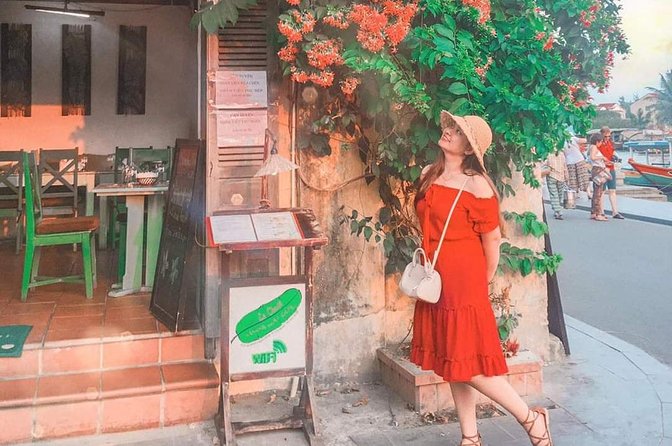 Da Nang airport transfer to Hotel Da Nang city - Choosing between a 4-seater, 7-seater, and 16-seater