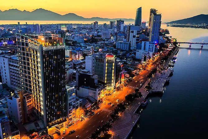 Da Nang By Night: Seafood dinner, night market and cruise trip - Seafood dinner and local evening flavors