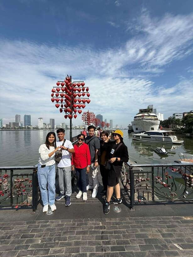 Da Nang City Sightseeing Private Tour with Female Tour Guide - Love Lock Bridge, Apec Park, and Da Nang Cathedral