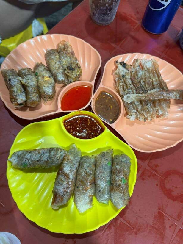 Da Nang City Street Food Private Tour With Local Students - Markets, Dragon Bridge, and useful city advice