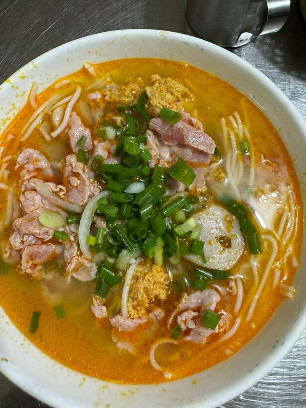 Da Nang City Street Food Tour With Live Music Tien Sa Show - Dragon Bridge after dark