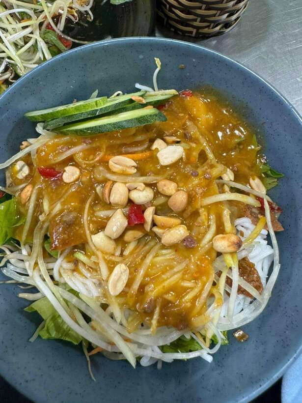 Da Nang City Street Food Tour With Live Music Tien Sa Show - Tien Sa Show at Trung Vuong Theater