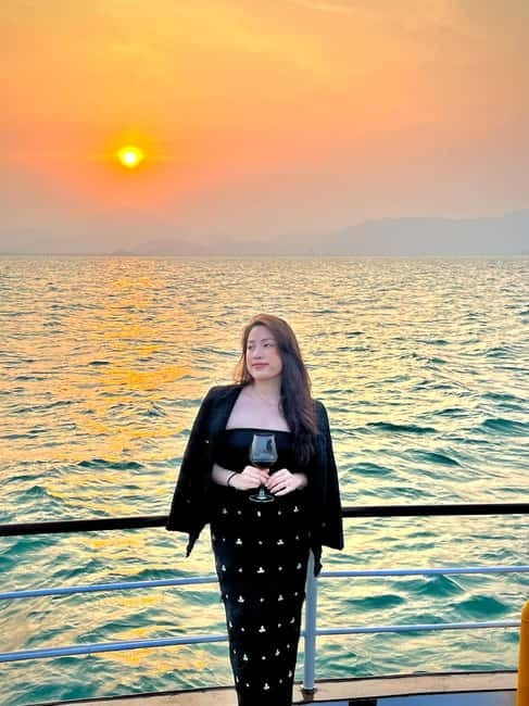 Da Nang: Experience a Magical Sunset Dinner Cruise in DN Bay - Setting out from 36 Bach Dang Street