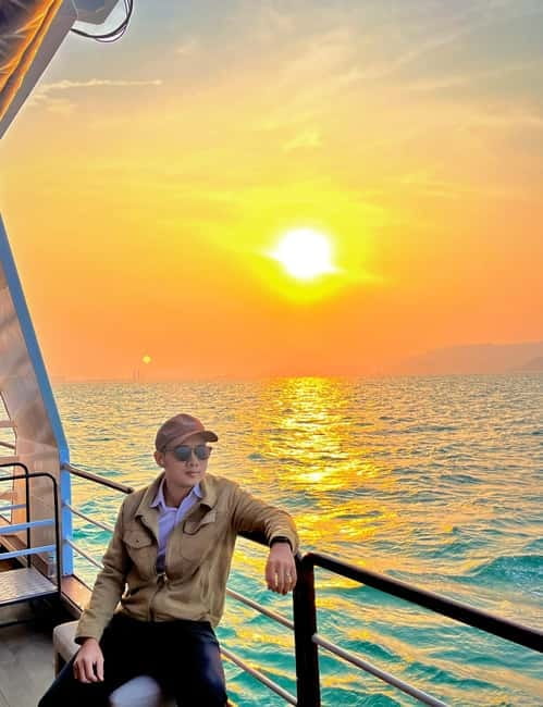 Da Nang: Experience a Magical Sunset Dinner Cruise in DN Bay - What the $16 price really offers
