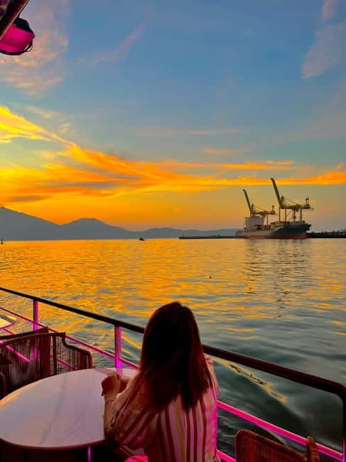 Da Nang: Experience a Magical Sunset Dinner Cruise in DN Bay - Who will enjoy this cruise most