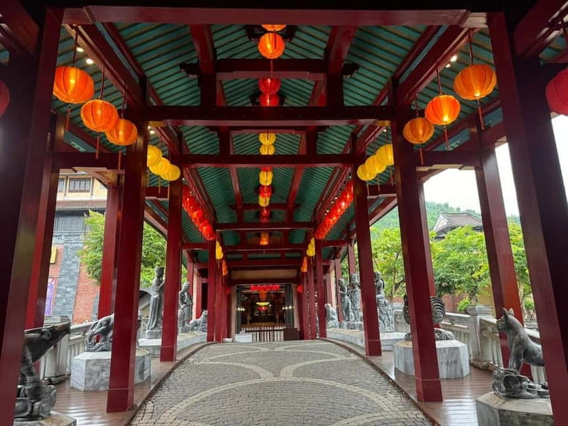 Da Nang: Golden Bridge, Ba Na Hills & Buffet Lunch Included - How the transport and guide affect the value
