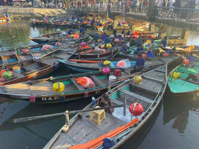 Da Nang: Hoi An Ancient Town, Coconut Jungle & Lanterns - Dinner with one Hoi An specialty