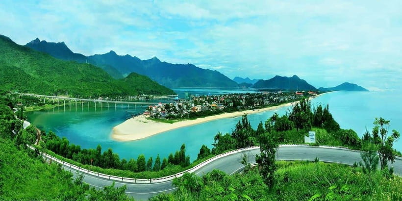 Da Nang: Hue Imperial Day Trip, Hai Van Pass Train, & Lunch - Two hours inside Hue’s Imperial City