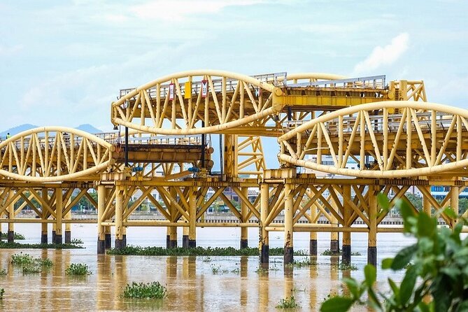 Da Nang Night Foodie Tour City and Han River Cruise By Private - Helio Night Market after dark