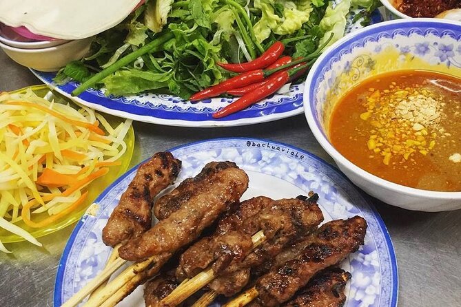 Da Nang Night Foodie Tour City and Han River Cruise By Private - What the private guide adds