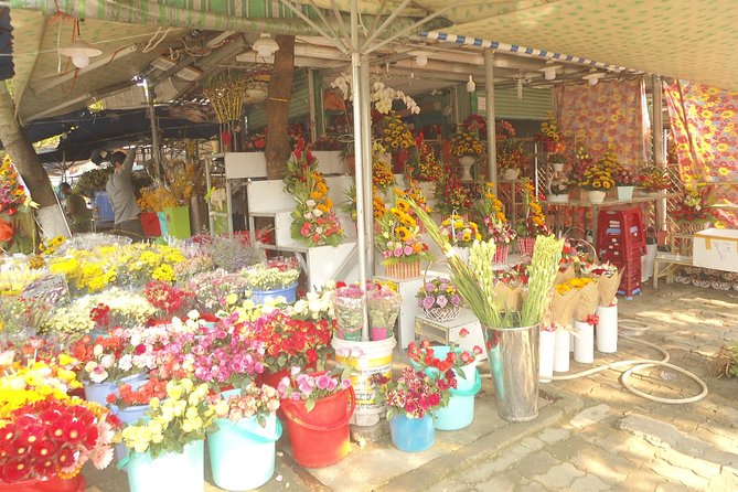 Da Nang Night Motorbike Tour & River Cruise Riding By Lady Rider - Sun Wheel, the night market, and final photographs