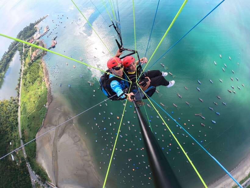 Da Nang Private paragliding experience on Monkey Mountain - Meeting Tam near Buu Dai Son Temple