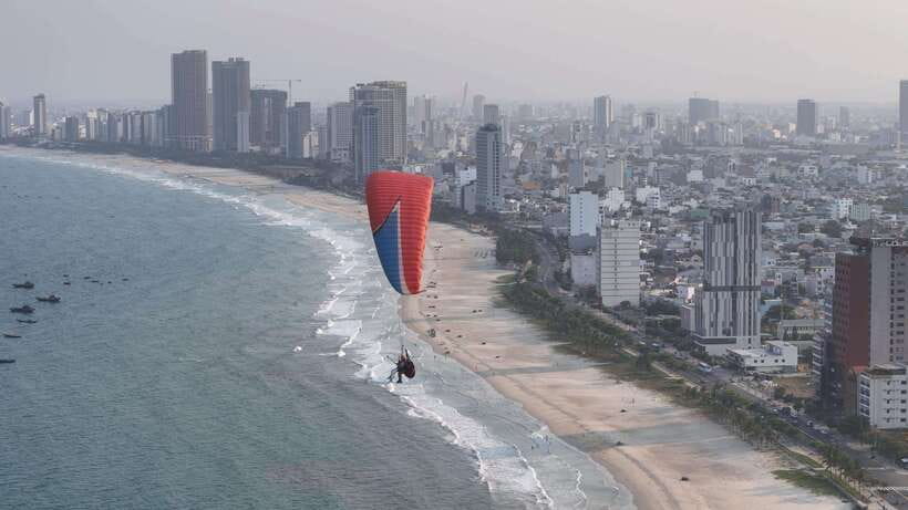 Da Nang Private paragliding experience on Monkey Mountain - The 600-meter view over Son Tra