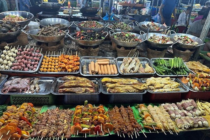 Danang Food Tour With Local Students - Chợ Cồn and Da Nang’s snack culture