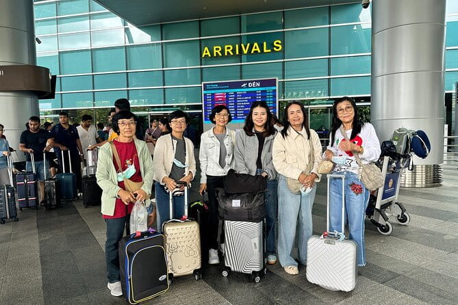 Danang Private Airport Transfer - Meeting your driver at Da Nang Airport