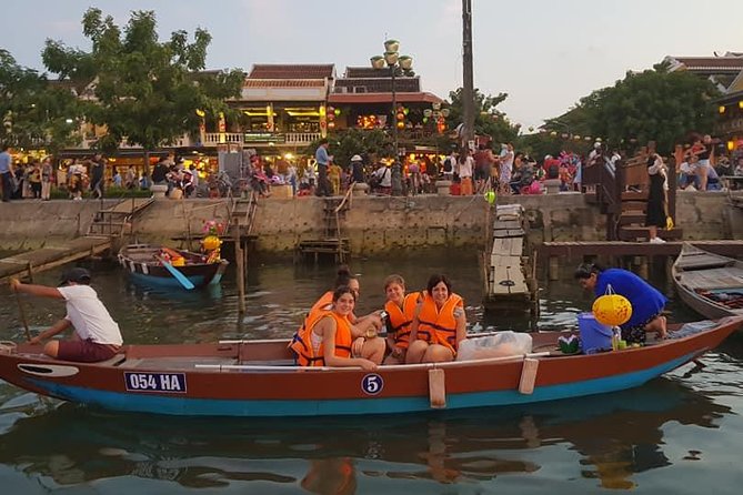 Discover Hoi An Walking Tour, Sampan Boat Ride, Night Market &Colourful Lanterns - What the $79 price really covers