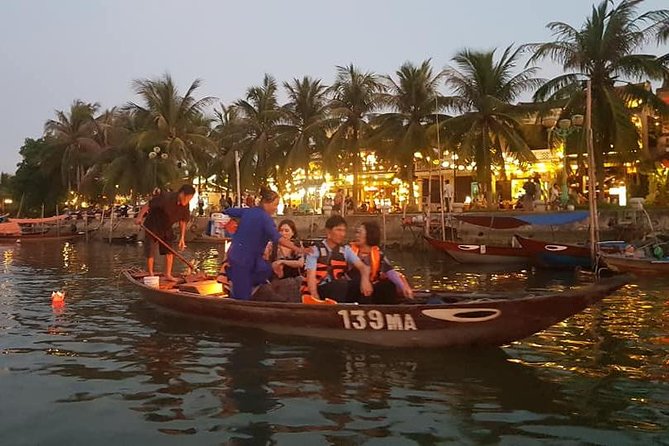 Discover Hoi An Walking Tour, Sampan Boat Ride, Night Market &Colourful Lanterns - Who will get the most from this tour