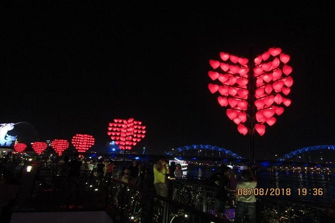 Dragon Cruise by Romantic Yatch: Tasty Beer/Flower/Cake & Dance - The first 10 minutes: beer, soft drink, and Cham Pa dance
