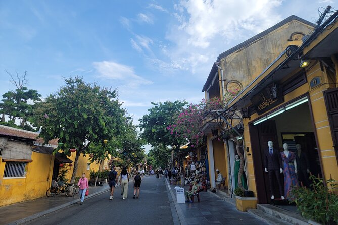 Explore Hoi An ancient town and local villages with a local guide - Lunch in Hoi An, with Banh Mi instead of a long restaurant meal