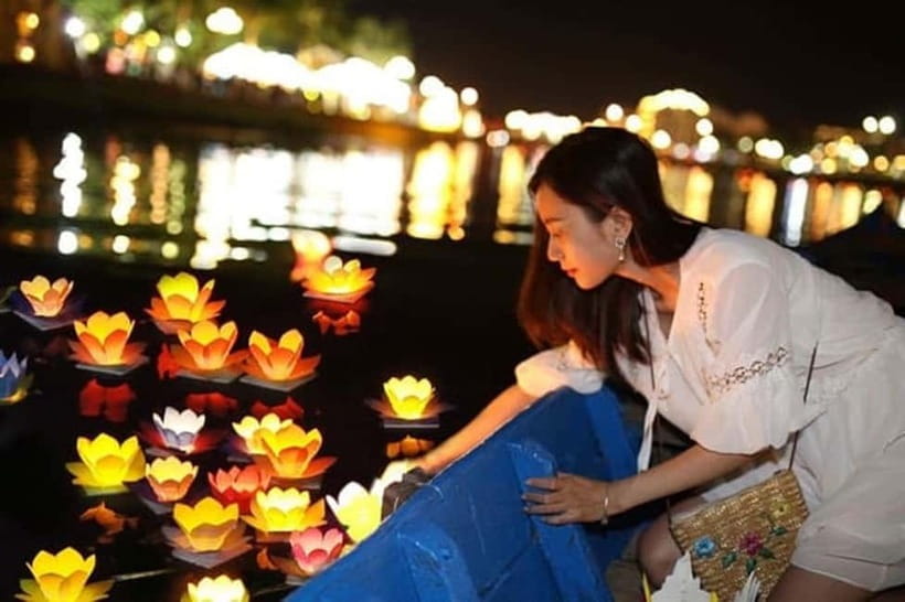 From Da Nang: Hoi An Old Town Tour, Night Market & Boat Ride - Entering Hoi An Through Phuc Kien Assembly Hall