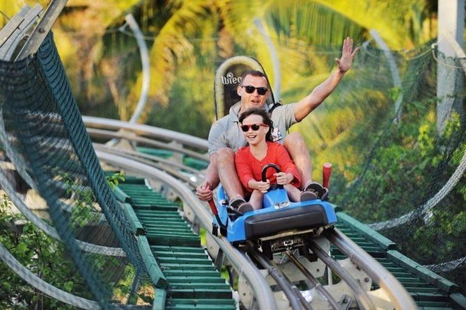Full day Ba Na Hill with Cable Car and Lunch from Da Nang - Golden Bridge: arrive ready for crowds and photographs