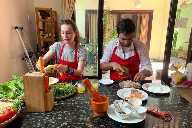 Full Day Da Nang Vietnamese Private Cooking Class Highlight Tour - A quiet pause at Phap Lam Pagoda