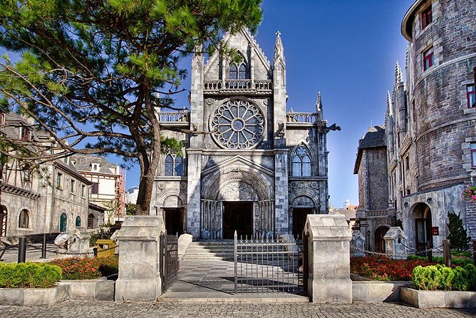 Golden Bridge & Ba Na Hills 1 Day including buffets lunch & 2 ways Cable Car - What makes the guide important