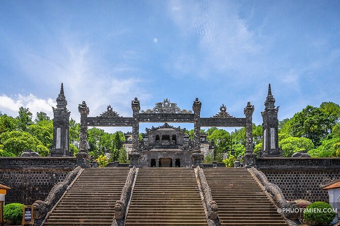 Hai Van Pass and Hue City Sites Deluxe Small Group Tour - Inside the Imperial Citadel with only 90 minutes