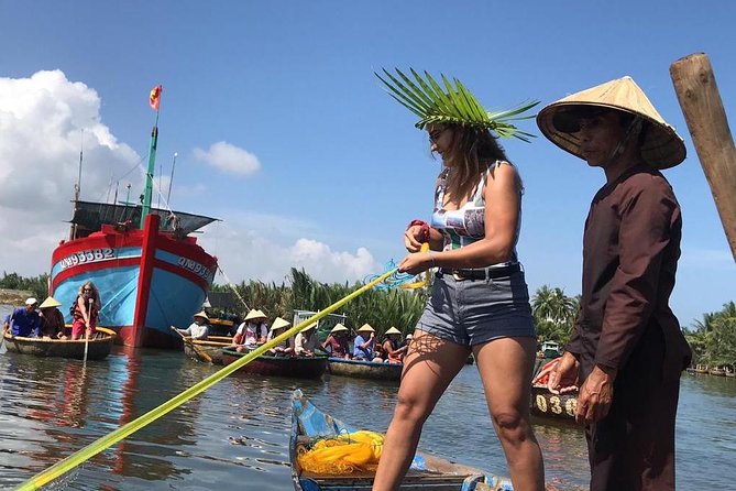 Hoi An City and Basket Boat Tour from Da Nang City - How the guide and group size affect the day