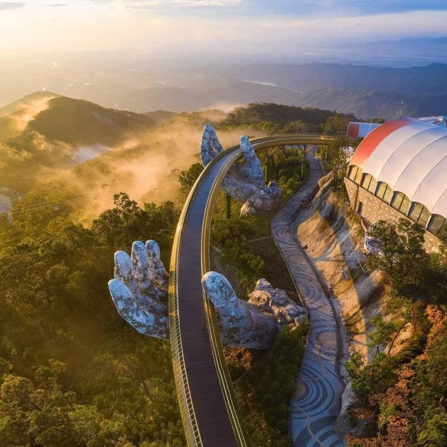Hoi An/DaNang: Private Car Marble Mountain & Golden Bridge - Riding the cable car to Ba Na Hills