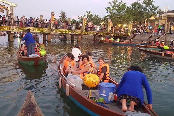 Hoi An Nightlife Tour with Hoi An Ancient Walking Tour, Boat Ride, Night Market - Private pickup from Da Nang or Hoi An