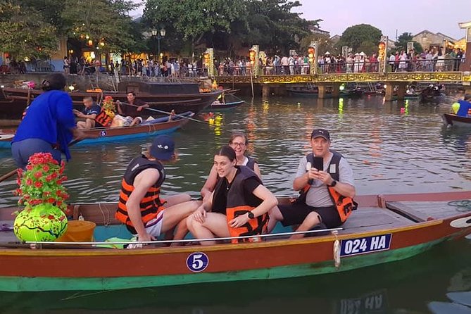 Hoi An Nightlife Tour with Hoi An Ancient Walking Tour, Boat Ride, Night Market - Starting at the Hoi An Night Market