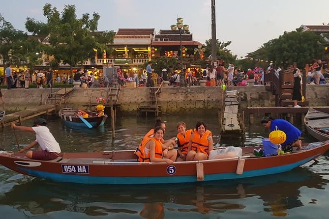 Hoi An Nightlife Tour with Hoi An Ancient Walking Tour, Boat Ride, Night Market - Crossing the Japanese Covered Bridge