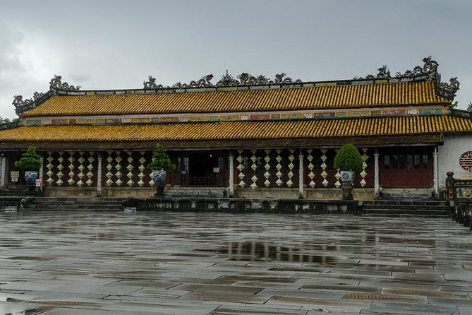 Hue City and The Citadel via Hai Van Pass Daily Small Group Tour - Noon Gate and Thai Hoa Palace