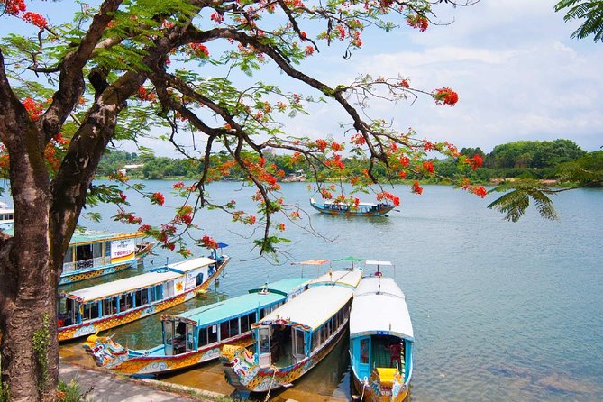 Hue Imperial City & Hai Van Pass Small Group Tour from Da Nang – Full Day - How the guide affects the day