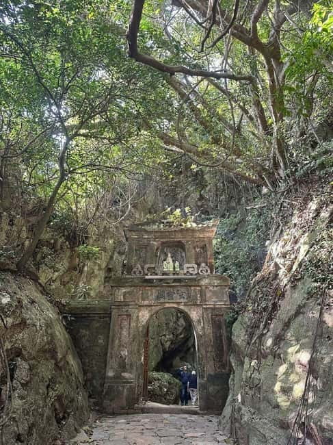 Hue: Private Car to/from Hoi An via Multi Attractions(1-Way) - Who should book this route