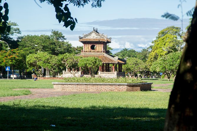 Imperial Hue And Hai Van Pass Full-day Tour - Lunch with a full Vietnamese spread