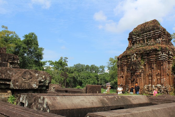 My Son Sanctuary And Hoi An Heritage Full-day Tour - Lunch beside the river in Hoi An