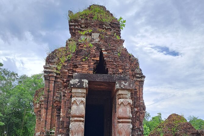 My Son Sanctuary and Marble Mountains from HOI AN OR DA NANG - The guide can shape the whole day