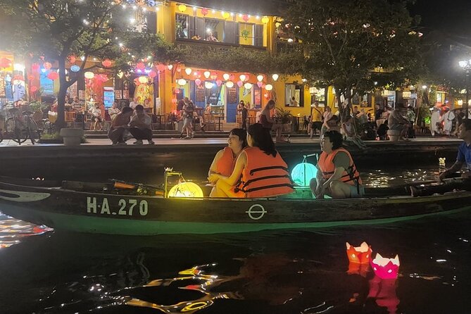 Night Boat Ride in Hoi An- Colourful Lanterns-Pick up at 16:30p.m - What the $39 price really buys you