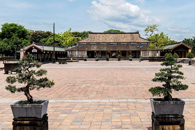 Private Full-Day Tour of Hue from Da Nang or Hoi An City - What the guide adds to the day