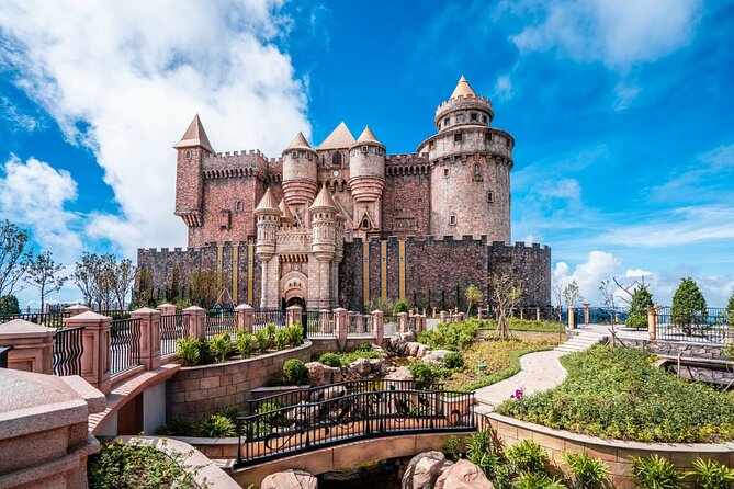 Private guided Sunworld Ba Na Hills & Golden Hands Bridge - Fantasy Park for families and mixed-age groups