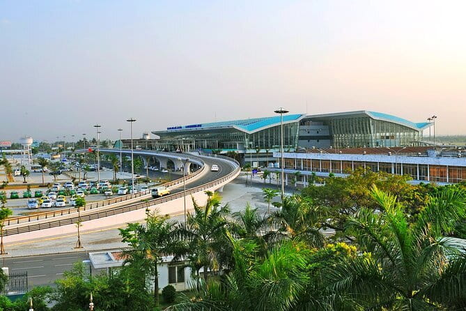 PRIVATE TRANSFER Da Nang Airport to/from Da Nang & Hoi An hotels - Meeting your driver at Danang Airport